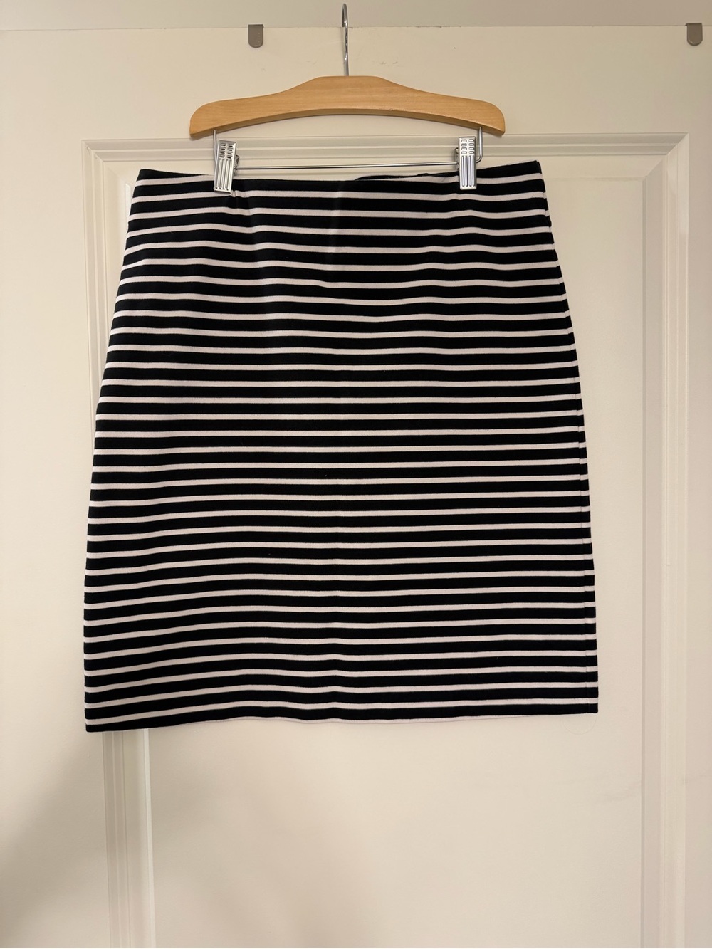 Old Navy Black and White Striped Pencil Skirt